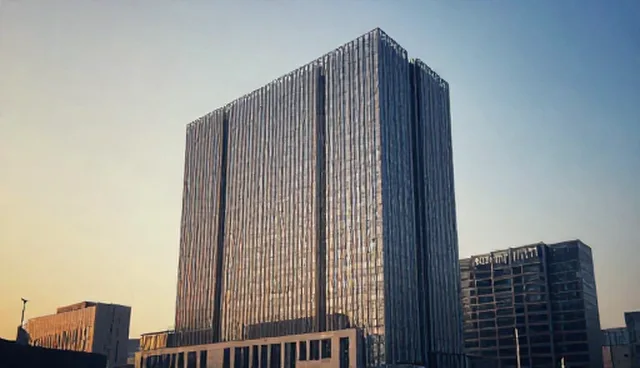 屋面施工中如何选择专业团队进行维护